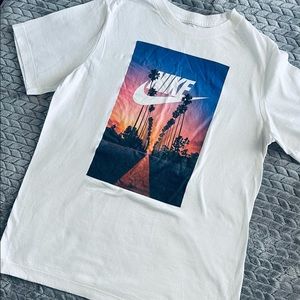 NIKE Graphic T